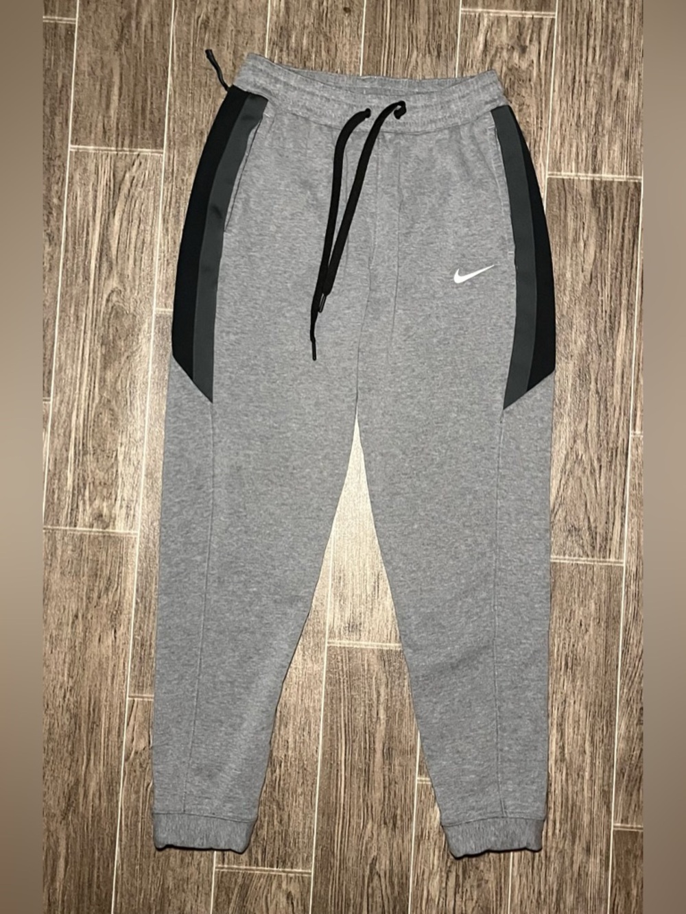 Nike Therma Fit Men’s Gray Joggers Sweatpants Size Medium Zip Pocket Athletic